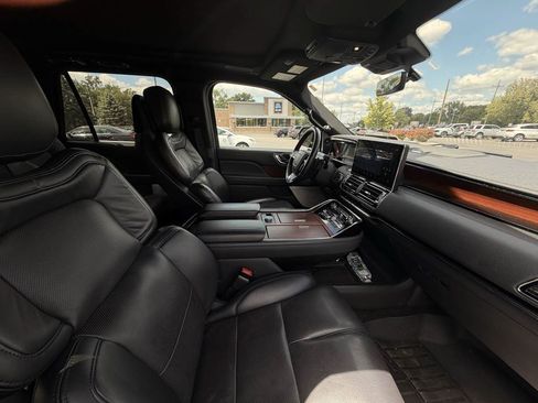 Used 2023 Lincoln Navigator Reserve AWD/4WD image 12
