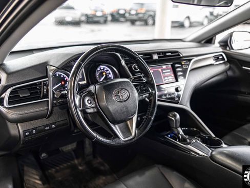 Used 2018 Toyota Camry SE image 18