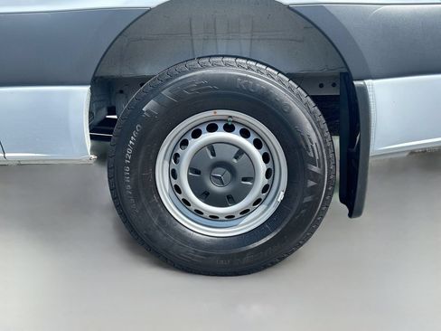 Used 2025 Mercedes-Benz Sprinter 2500 image 11