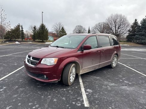 Used 2019 Dodge Grand Caravan SXT image 4