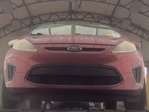 Used 2011 Ford Fiesta SE w/ 203A Rapid Spec Order Code image 8