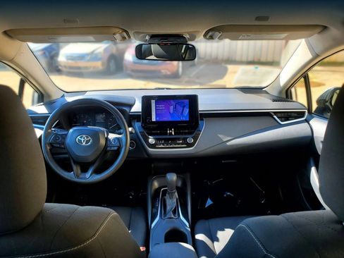 Used 2023 Toyota Corolla LE w/ LE Convenience Package FWD image 2