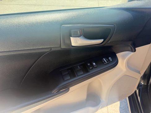 Used 2012 Toyota Camry LE image 18