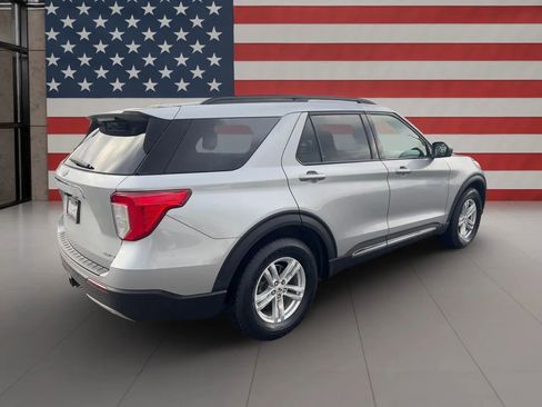 Used 2023 Ford Explorer XLT w/ Equipment Group 202A image 3