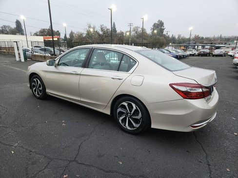 Used 2016 Honda Accord EX image 4