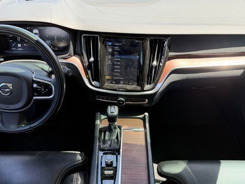 Used 2020 Volvo V60 T5 Cross Country AWD/4WD image 9