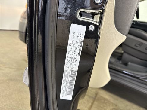 Used 2015 Chrysler Town & Country Touring-L w/ Driver Convenience Group FWD image 38