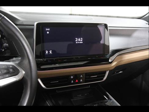 Used 2024 Volkswagen Atlas Cross Sport SEL R-Line AWD/4WD image 9