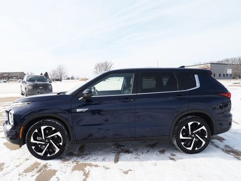 Used 2024 Mitsubishi Outlander 4WD Plug-In Hybrid image 31