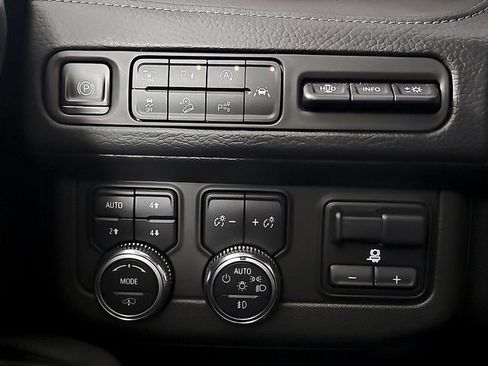 Used 2023 GMC Yukon XL Denali w/ Denali Reserve Package AWD/4WD image 29