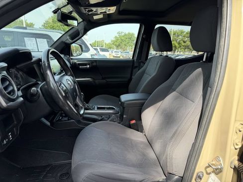 Used 2016 Toyota Tacoma TRD Off-Road w/ Premium & Technology Package AWD/4WD image 25