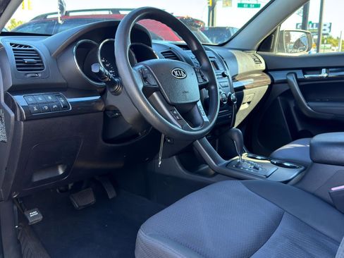 Used 2012 Kia Sorento LX w/ Convenience Pkg image 15