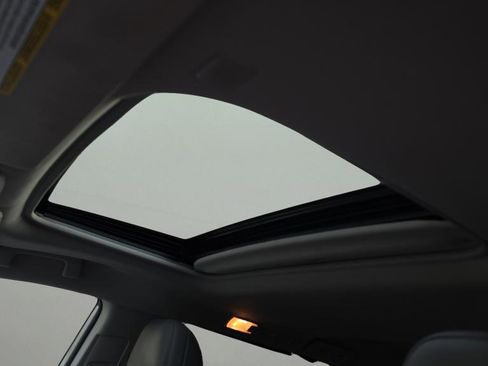 Used 2022 Toyota Sienna XLE image 11