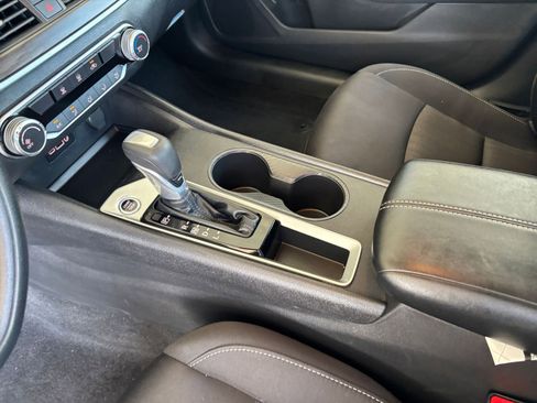 Used 2025 Nissan Altima 2.5 SV FWD image 42