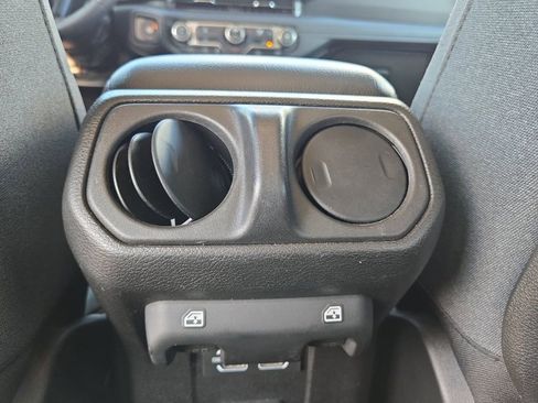 Used 2024 Jeep Wrangler Unlimited Rubicon AWD/4WD image 23