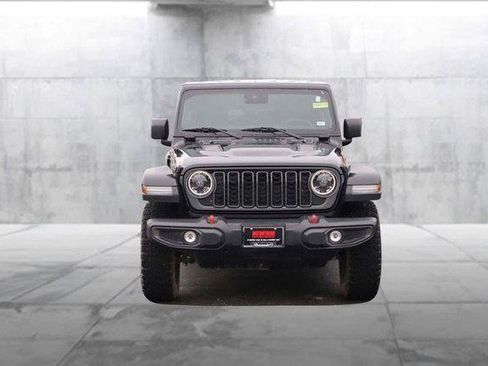 Used 2025 Jeep Wrangler Unlimited Rubicon AWD/4WD image 4