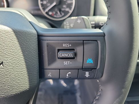 Certified 2025 Nissan Rogue SV FWD image 19