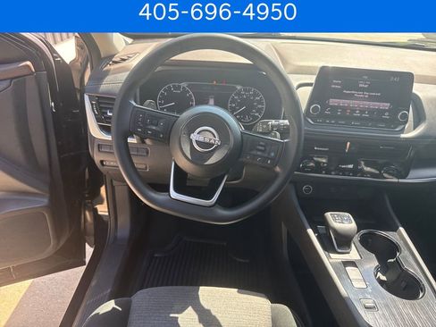 Used 2022 Nissan Rogue SV FWD image 16