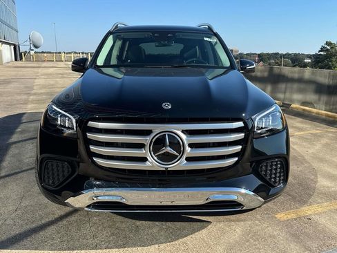 New 2026 Mercedes-Benz GLS 450 4MATIC image 2