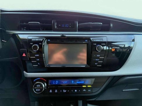 Used 2014 Toyota Corolla LE image 14