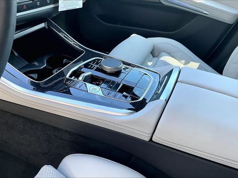 Used 2026 BMW X5 sDrive40i w/ M Sport Package image 18