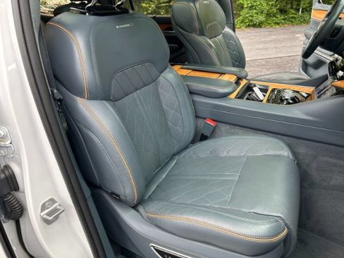 Used 2022 Jeep Grand Wagoneer Series III AWD/4WD image 26