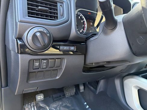 Used 2024 Nissan Titan SV w/ SV Convenience Package image 20