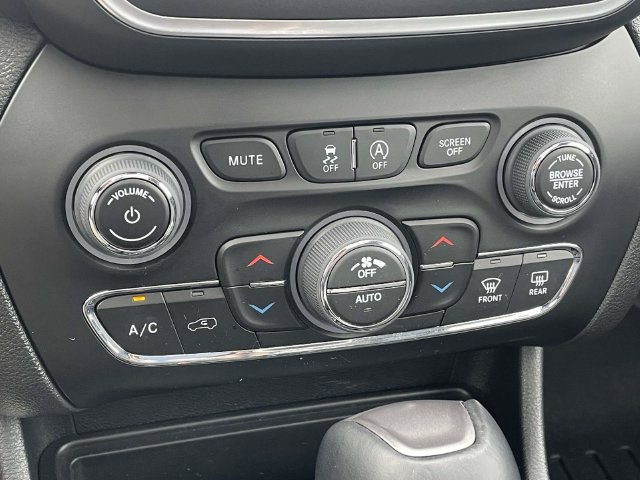 Used 2023 Jeep Cherokee Altitude Lux w/ Lux Elite Package AWD/4WD image 19