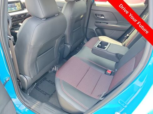 Used 2025 Nissan Kicks SR FWD image 24