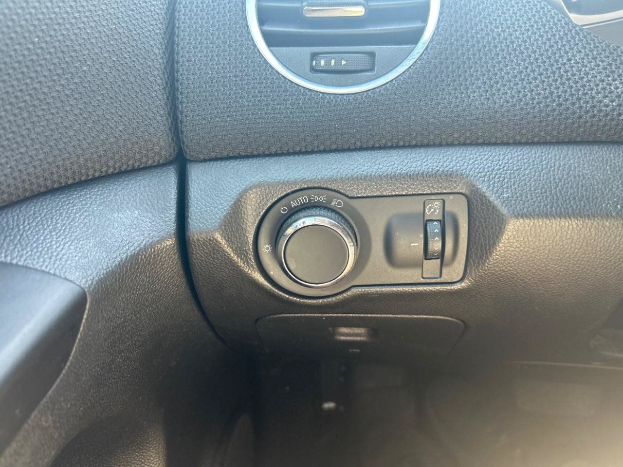 Used 2014 Chevrolet Cruze LT FWD image 16