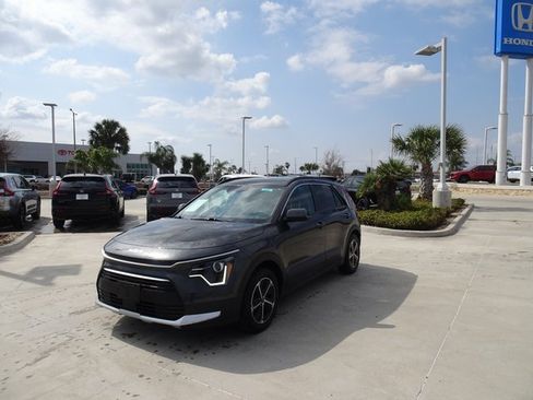 Used 2023 Kia Niro EX image 1