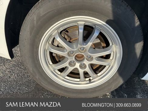 Used 2022 Toyota Prius LE FWD image 11