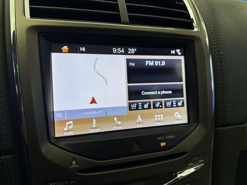 Used 2012 Lincoln MKX FWD image 19