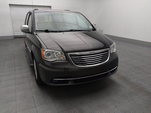 Used 2015 Chrysler Town & Country Limited Platinum FWD image 14