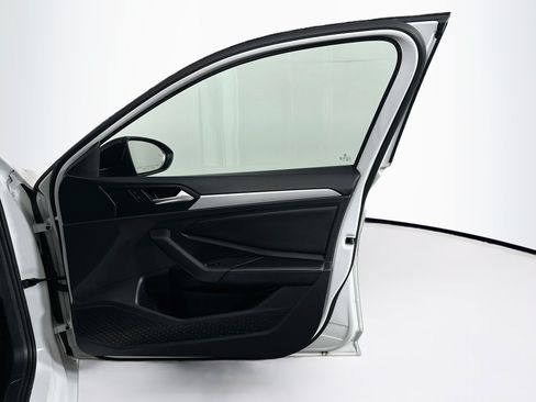 Used 2025 Volkswagen Jetta Sport FWD image 30