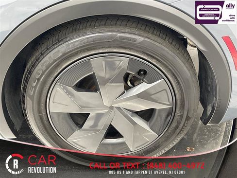 Used 2023 Toyota Prius LE FWD image 51