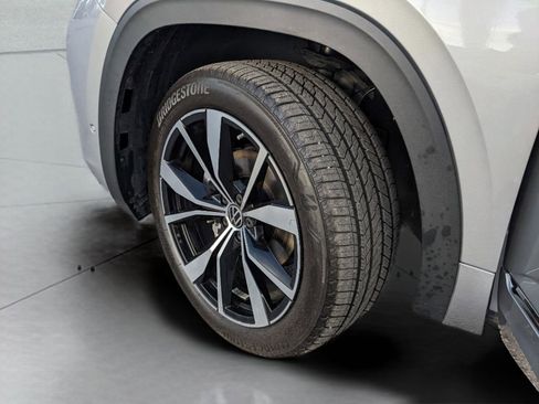 Used 2025 Volkswagen Atlas SEL Premium R-Line image 37