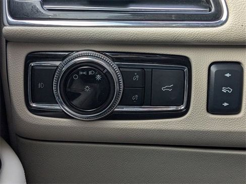 Used 2018 Lincoln Navigator Select image 24