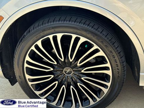 Certified 2023 Lincoln Aviator Black Label w/ Class IV Trailer Tow Package AWD/4WD image 7