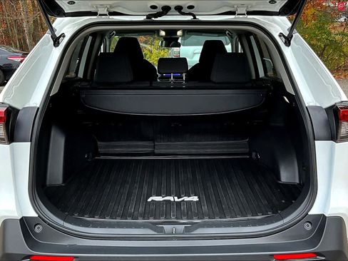 Certified 2025 Toyota RAV4 LE image 29