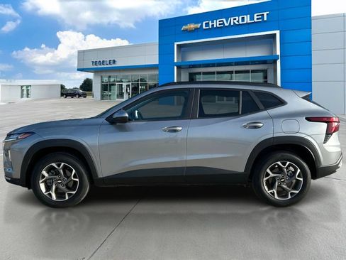 Used 2026 Chevrolet Trax LT FWD image 8