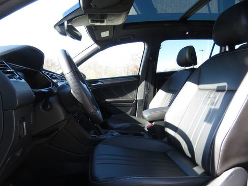 Used 2022 Volkswagen Tiguan SE R-Line AWD/4WD image 10