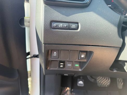 Used 2018 Nissan Rogue S FWD image 5