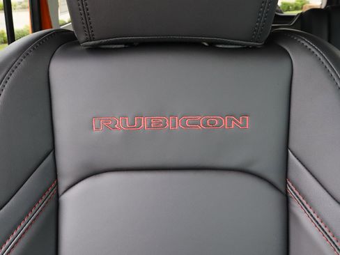 Used 2025 Jeep Wrangler Unlimited Rubicon w/ Convenience Group image 27