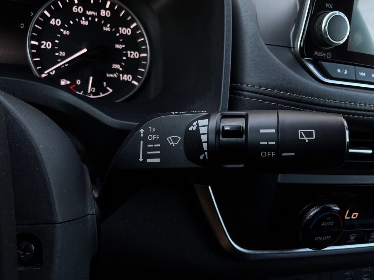 Used 2025 Nissan Rogue SV FWD image 38