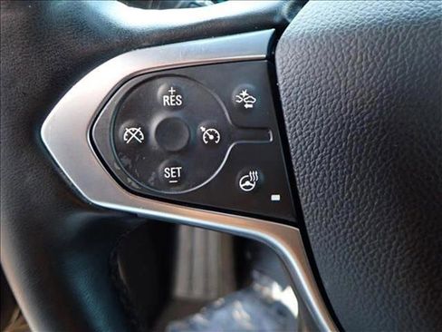 Used 2023 Chevrolet Traverse RS image 16