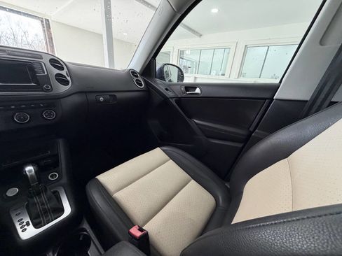 Used 2016 Volkswagen Tiguan S image 25