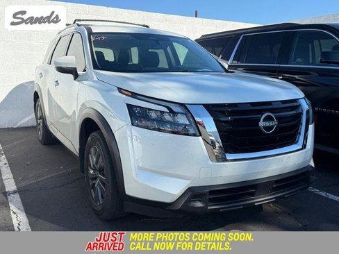 Used 2024 Nissan Pathfinder SV image 1