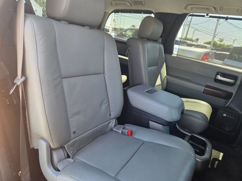 Used 2016 Toyota Sequoia Platinum image 17