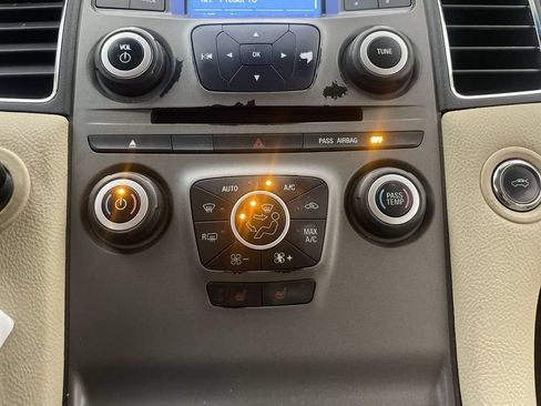 Used 2018 Ford Taurus SEL FWD image 10